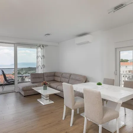 S&s Deluxe 3* マカルスカ