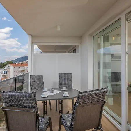 S&s Deluxe Πανσιόν